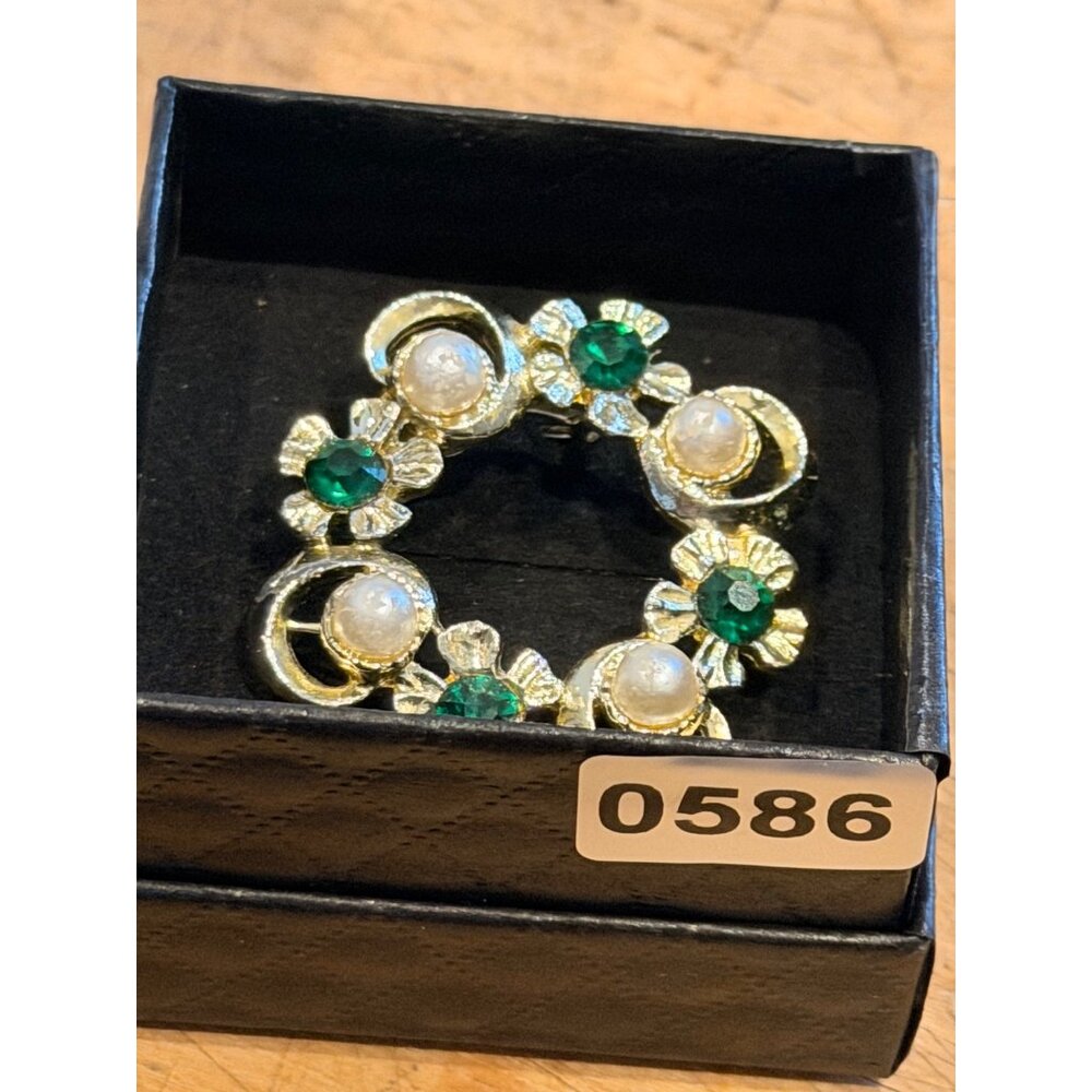 Vintage Gold-Tone Floral Brooch With Faux Pearls & Green Rhinestones Circular De - Picture 4 of 8